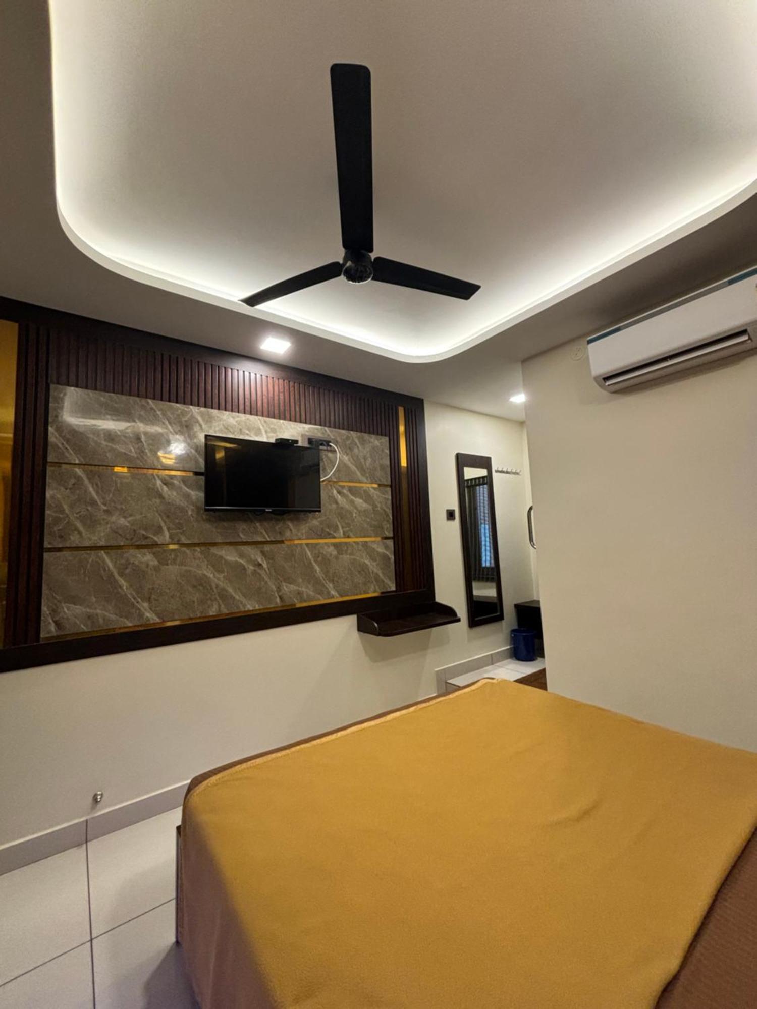 Sundar Lodge Tiruppatur Extérieur photo